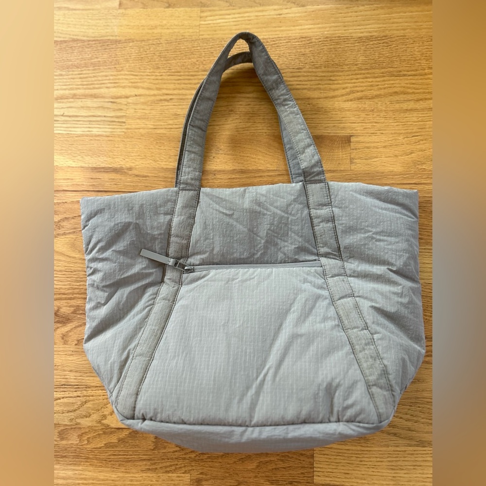 H&M Water-Repellent Padded Sports Tote